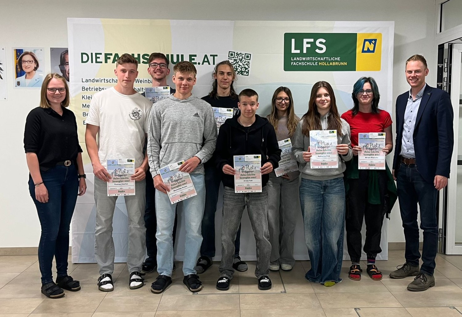 Urkunden für die schnellsten Läufer:innen der LFS Hollabrunn