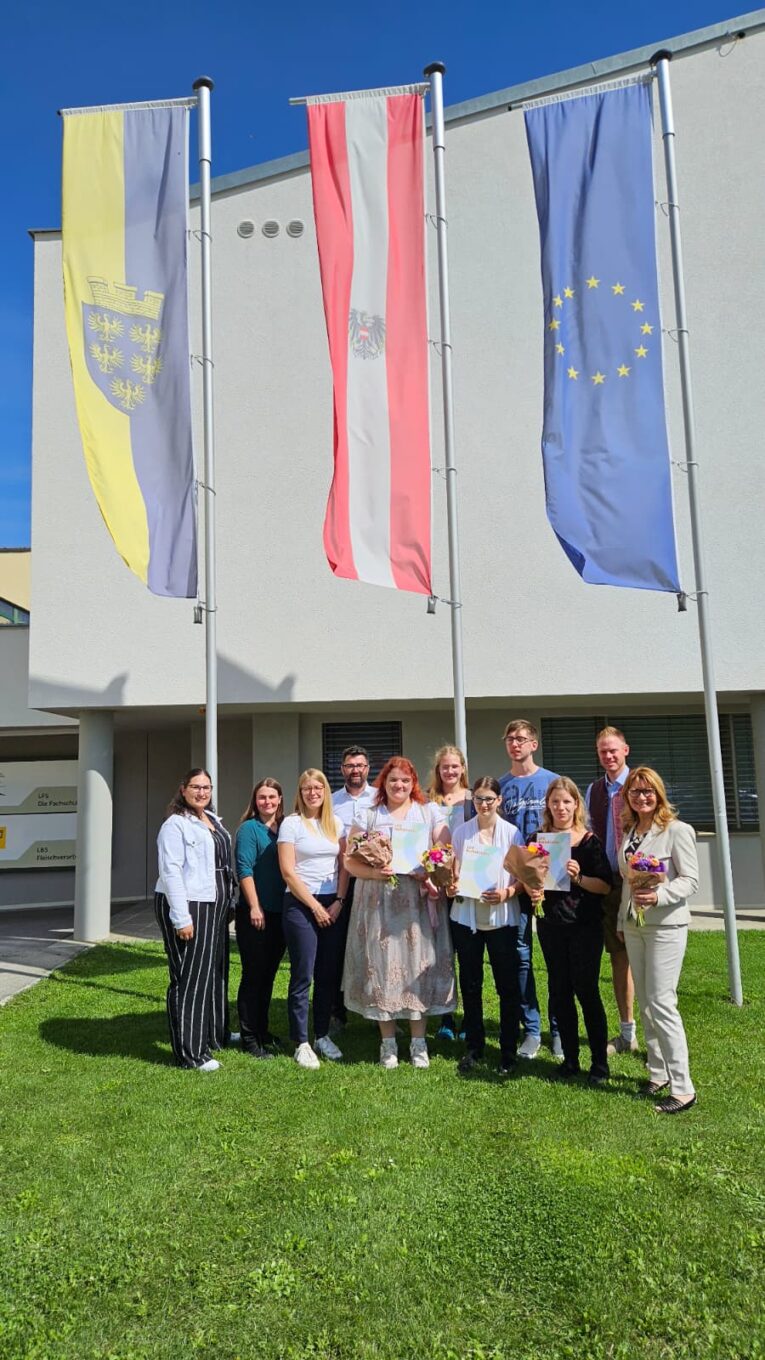 Heimhelferinnenprüfung an der LFS Hollabrunn Heimhelferinnenprüfung an der LFS Hollabrunn
