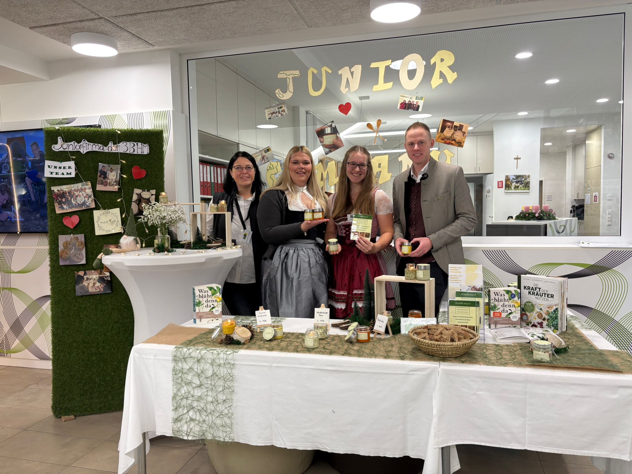 Schüler:innen starten Start-ups an der LFS Hollabrunn – Drei Junior Companies eröffnet