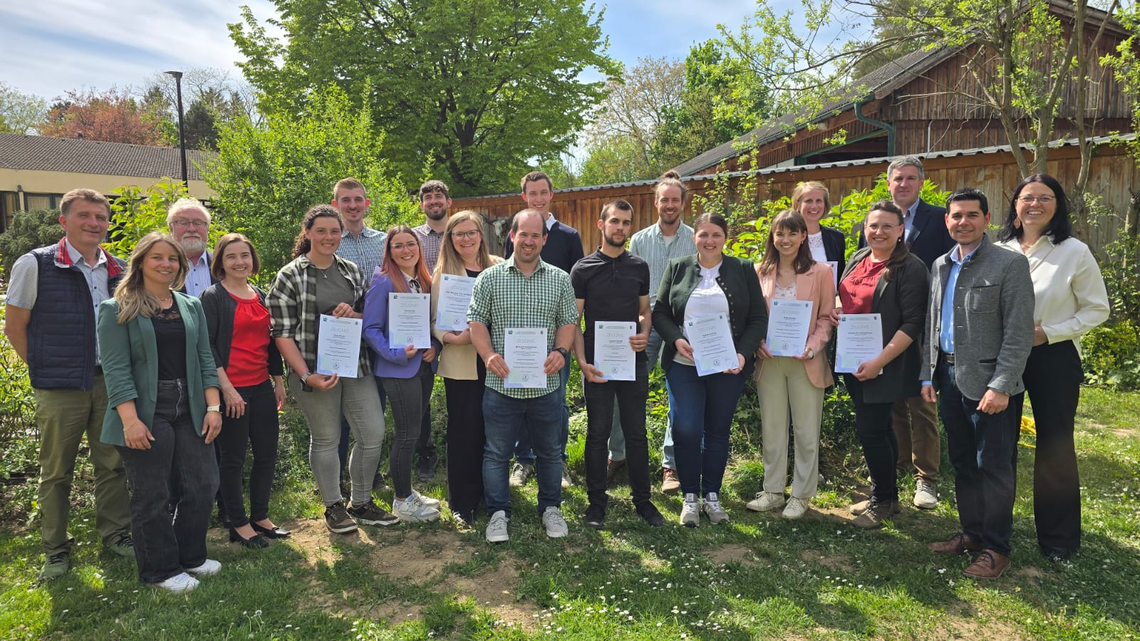 Zwei „weiße Fahnen“ an der LFS Hollabrunn – Infoabend für neuen Lehrgang am 8. Juni